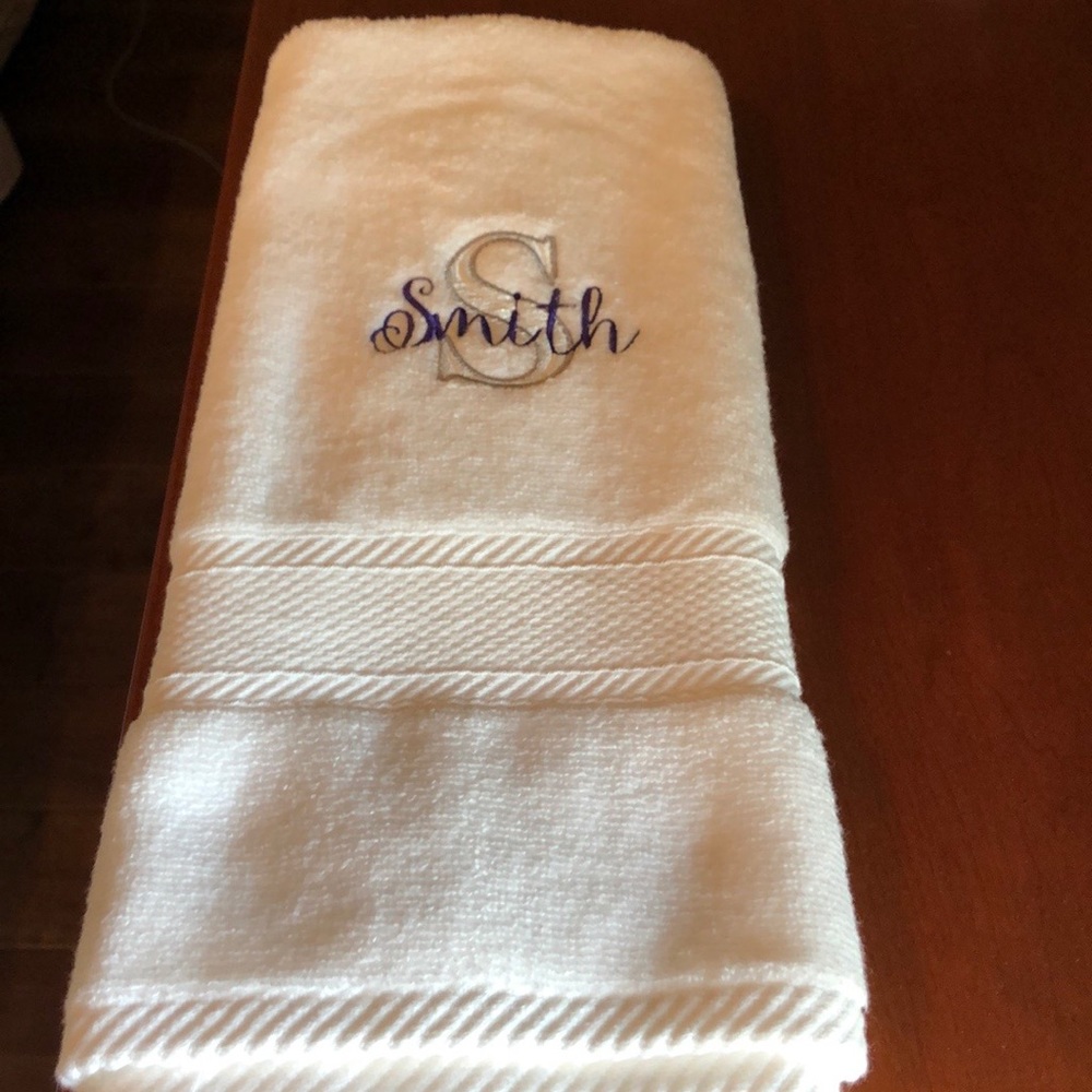 Monogrammed hand towel SMITH